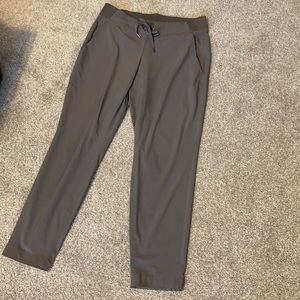 Athleta - women’s cropped pants
